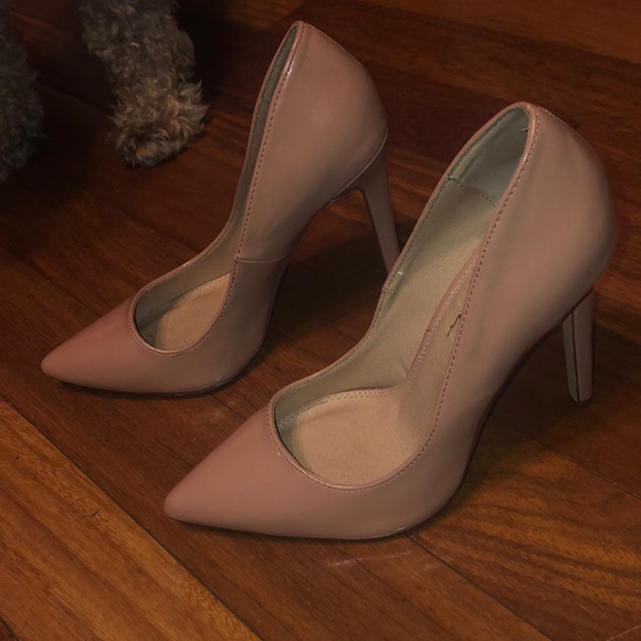Classic Nude Pumps - Picture 2 of 7
